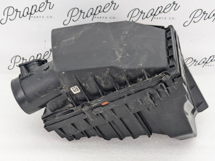 2021 Volvo V60 T6 R-Design Engine Air Intake Filter Box Housing 31474862 *DAMAGED*