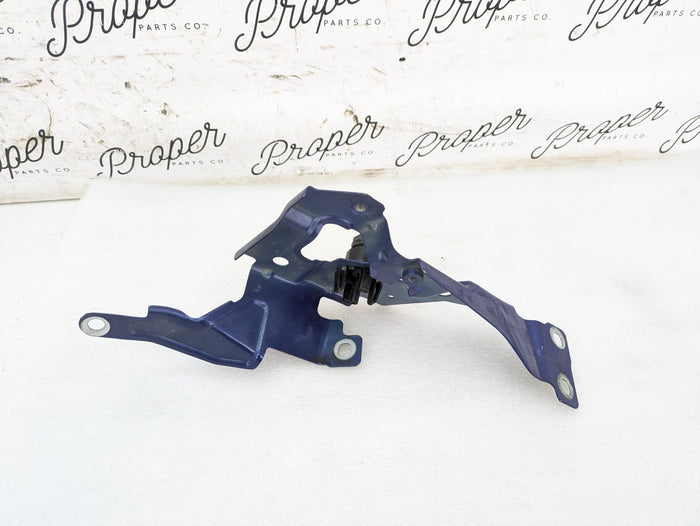 BMW G20 330ix M340ix 330ex Front Right/Passenger Side Fender Support Bracket Mount Portimao Blue Metallic (C31) 7419402