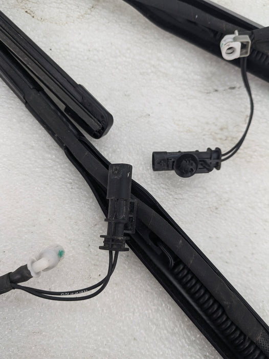 2021 Volvo V60 T6 R-Design Front Left/Right Windshield Wiper Arm Set W000096128/W000092558