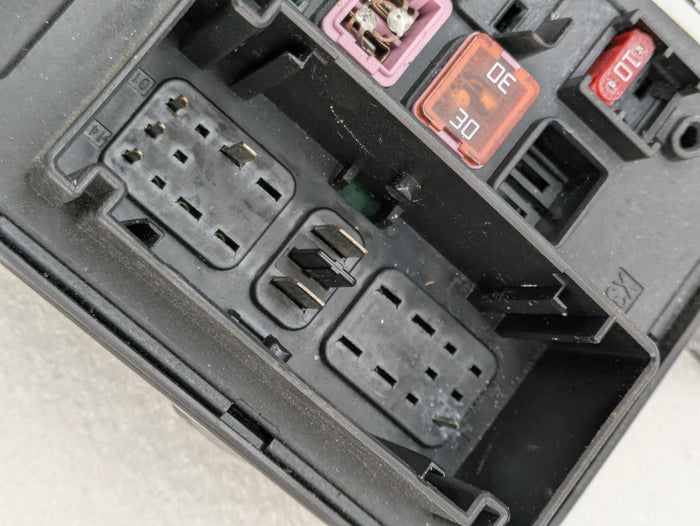 Chevrolet C7 Corvette Stingray Engine Bay Fuse Relay Junction Box 23301924 *DAMAGED*