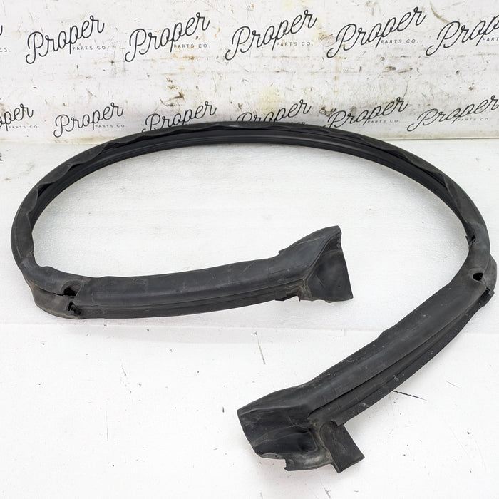 Chevrolet C7 Corvette Stingray Z51 Coupe Targa Roof Top Rear Weatherstrip Rubber Gasket Seal 20984879