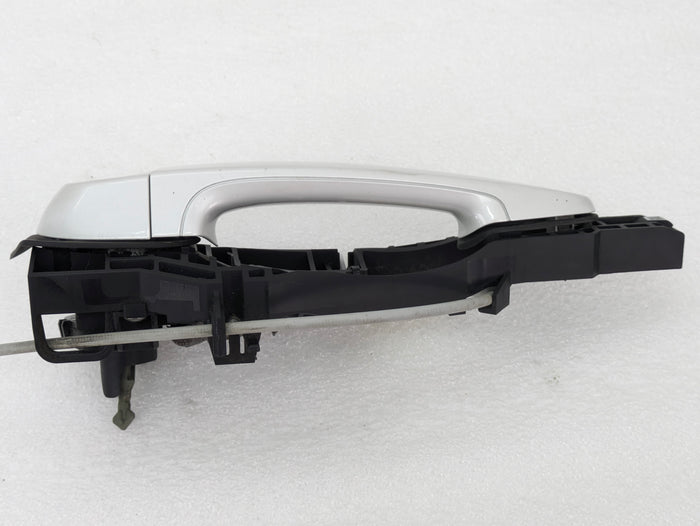 BMW F22 F23 228xi M235xi 230xi M240xi Right/Passenger Side Door Handle & Carrier Bracket Mineral White (A96)