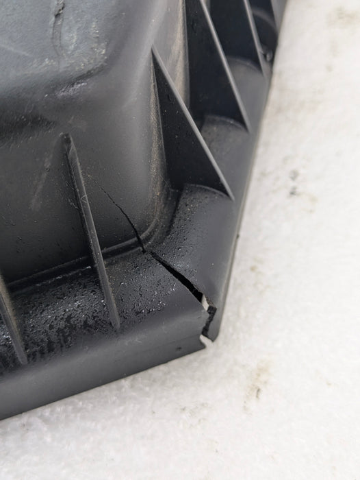 BMW E60 E61 M5/E63 E64 M6 Left/Driver Side Intake Air Box Filter Housing Top & MAF 13717853884/7834213 *DAMAGED*