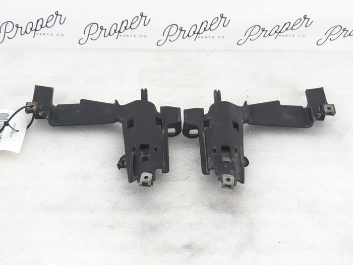 E46 M3 330ci 328ci 325ci 323ci 320i Headlight Bracket & Washer Sprayers Set Left Right 1301073017/1301073018