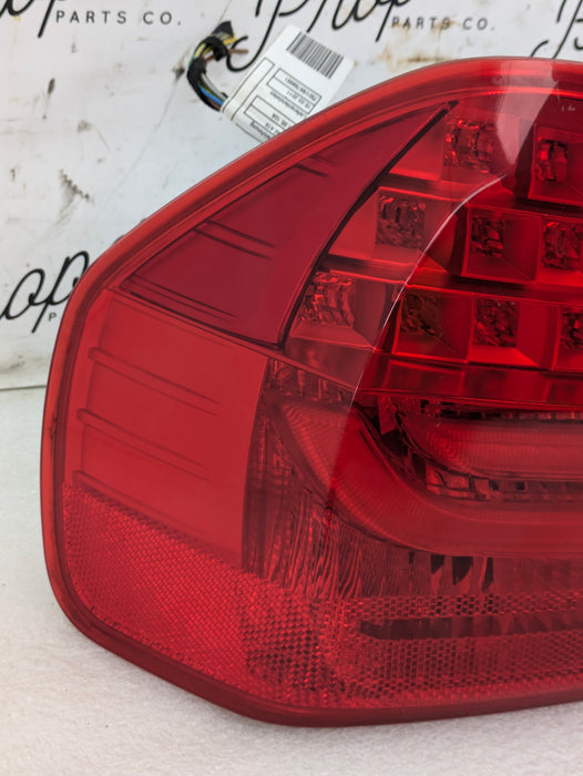 BMW E90 335xi 328xi 325xi 323i LCI Left/Driver Side Rear Outer Tail Light 7289429 *NOTE*