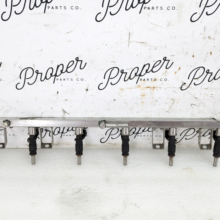 BMW E90 E91 E92 E93 325xi 330xi 328xi 323i N52 Engine Fuel Rail & Injectors 7542541/7531634