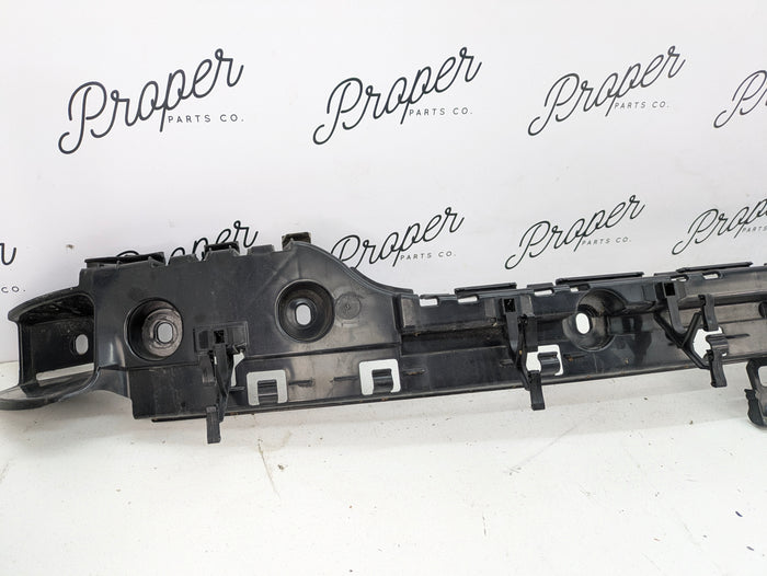BMW E88 135i M Sport Rear Bumper Center Guide Support Bracket 7170665