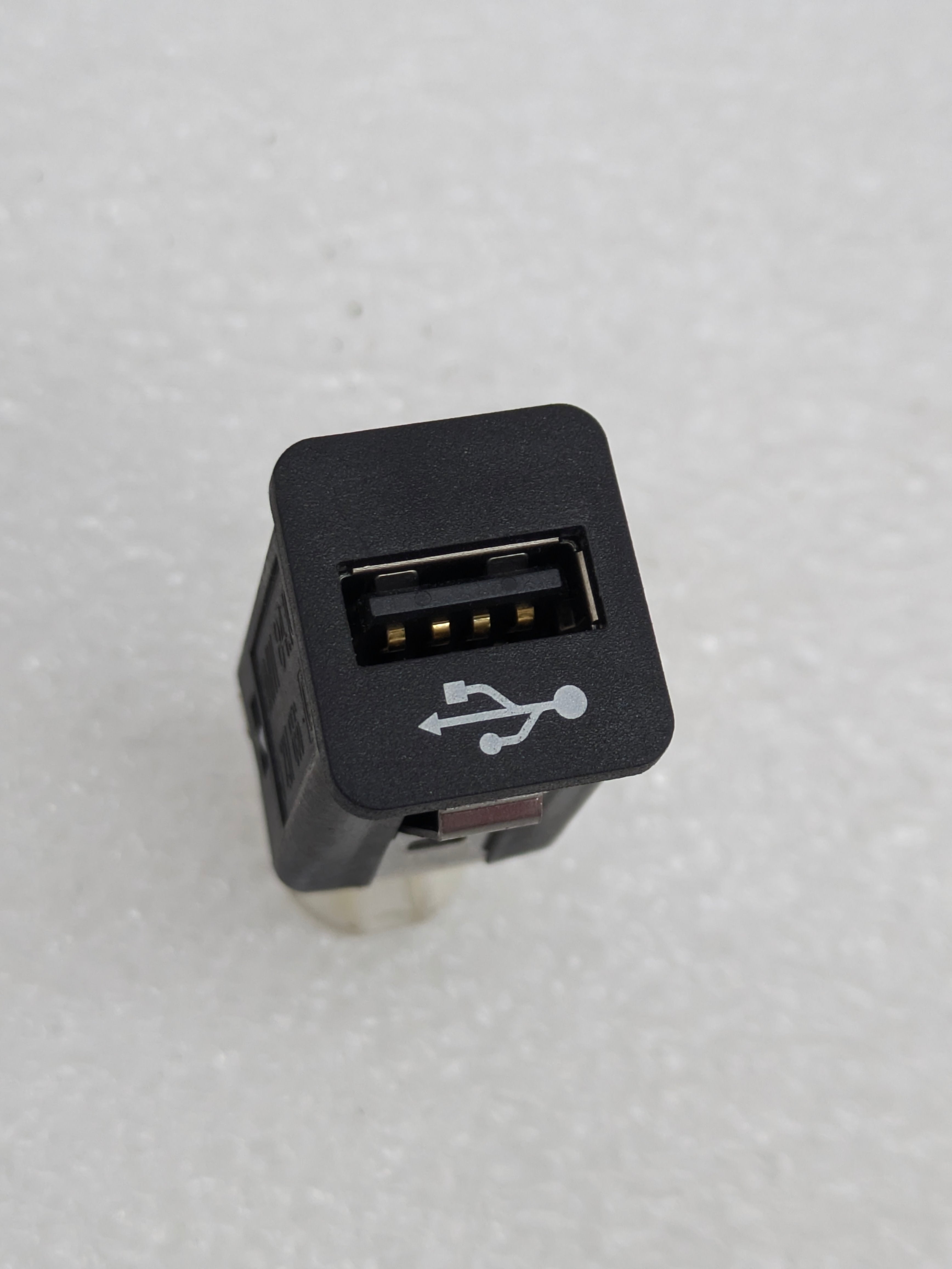 BMW E92 E93 E90 E91 335xi M3 330xi 328xi 325xi 323i USB Plug & Wiring ...