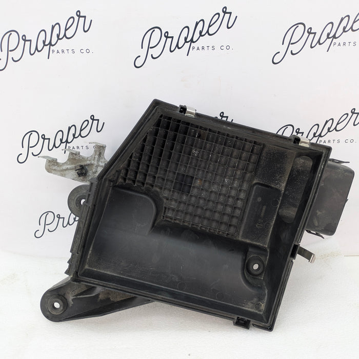 BMW E82 E88 135i E90 E92 E93 335i 335xi N55 Engine Lower Air Intake Filter Housing 7599284