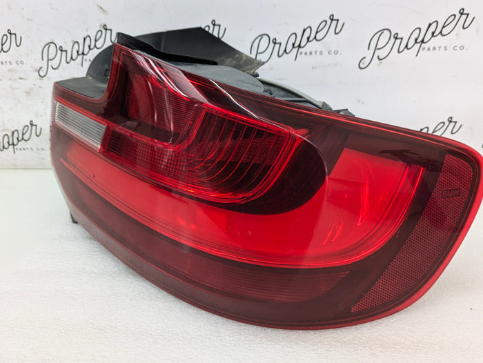 BMW F22 F23 228xi 230xi M235xi M240xi F87 M2 Pre-LCI Right/Passenger Side Tail Light Assembly 7295428