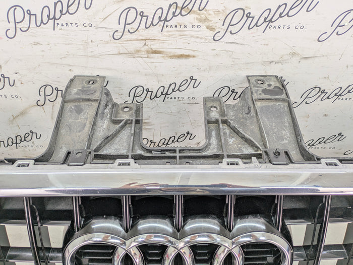 2015 Audi 8U Q3 Front Center Bumper Grille 8U0853653 *DAMAGED*