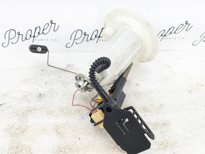 BMW E60 E61 M5/E63 E64 M6 Fuel Filter W/Pressure Regulator/Level Sensor Left 6764072/16117373525