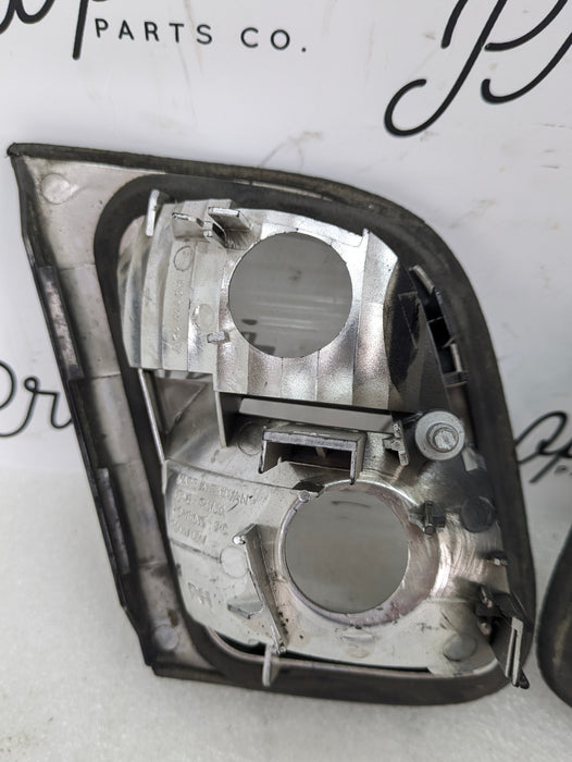 BMW E46 330i 328i 325i 323i Sedan Rear Inner Trunk Tail Light Set Clear JDM Style Sk1620-103994/Sk1621-103994