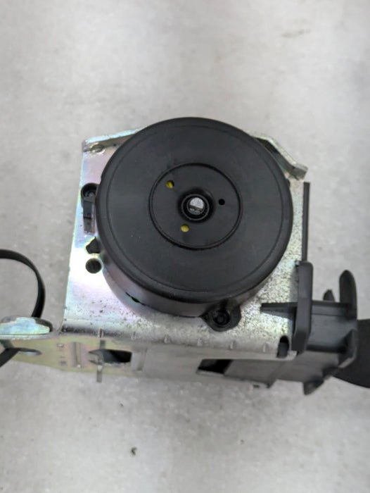 BMW E60 E61 530xi 550i 535xi 525xi Front Right Seat Belt Retractor 7068268
