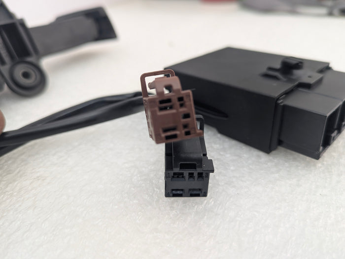 BMW E92 M3 Right/Passenger Side Front Seatbelt Handover & Control Module 9164380/9167237