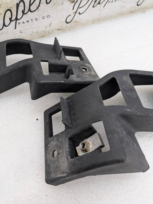 Chevrolet C7 Corvette Stingray Z51 Rear Left & Right Bumper Lower Support Mounting Brackets Set Pair 23183933/23183934 *DAMAGED*