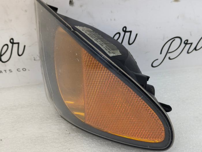 BMW E46B 330i 325i 320i Sedan/Wagon Front Right Amber Black Turn Signal *Minor Damage* 6915382/7165860
