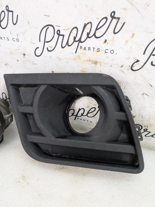 2015 Chevrolet 5th Gen Camaro 2SS Driver Side Left Halogen Fog Light Assembly & Bumper Trim 22830038/22829542