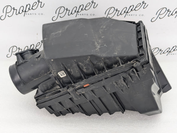 2021 Volvo V60 T6 R-Design Engine Air Intake Filter Box Housing 31474862 *DAMAGED*