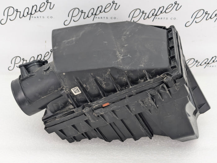 2021 Volvo V60 T6 R-Design Engine Air Intake Filter Box Housing 31474862 *DAMAGED*
