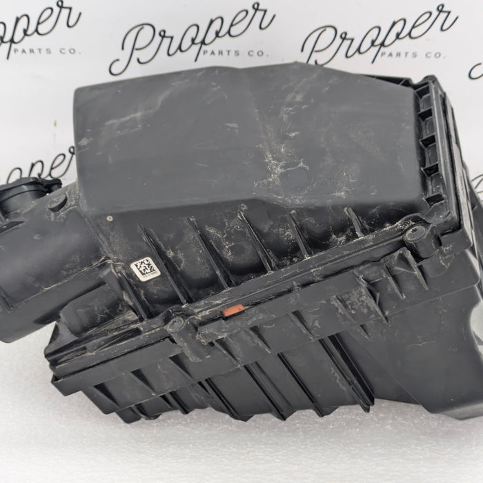 2021 Volvo V60 T6 R-Design Engine Air Intake Filter Box Housing 31474862 *DAMAGED*