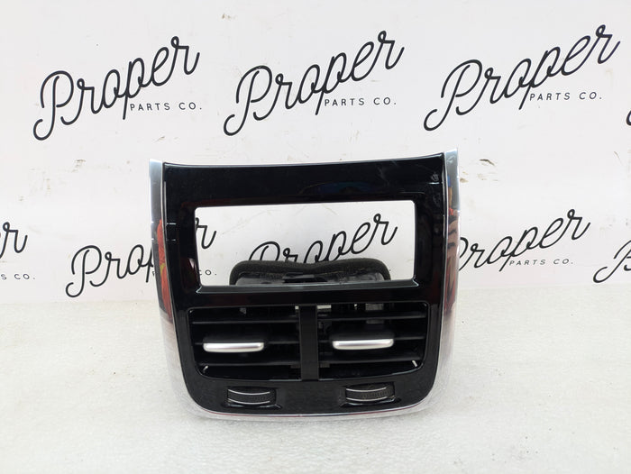 2021 Volvo V60 T6 R-Design Rear Center Console HVAC Heater A/C Air Vent 31469682/31497490