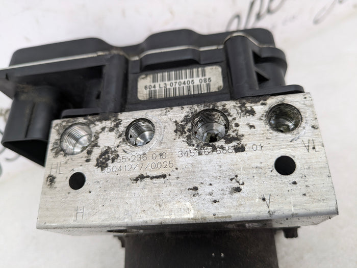 BMW E61 530xi Abs Anti Lock Brake Pump 6772449