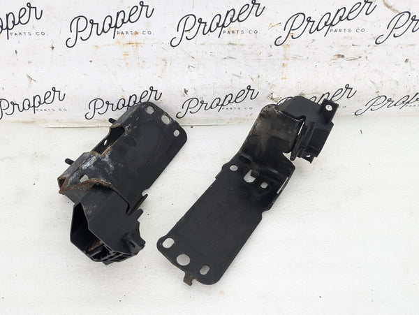 BMW E90 E91 E92 E93 3 Series Left/Right Radiator Mounting Brackets 7117811/7154546
