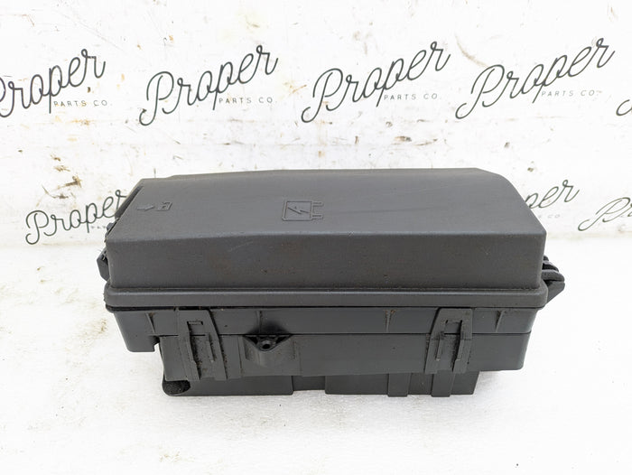 2015 Chevrolet 5th Gen Camaro 2SS Main Engine Bay Compartment Fuse Box Panel Relay Junction 22760635