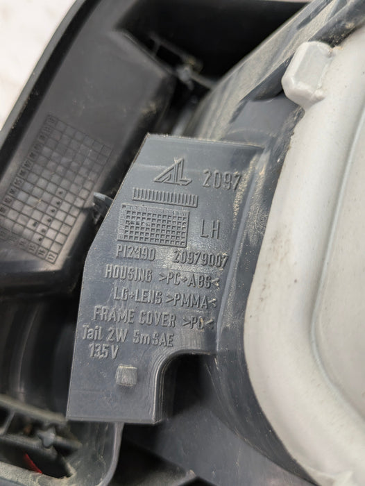 BMW F22 F23 228xi 230xi M235xi M240xi F87 M2 Pre-LCI Left/Driver Side Tail Light Assembly 7295427 *DAMAGED*