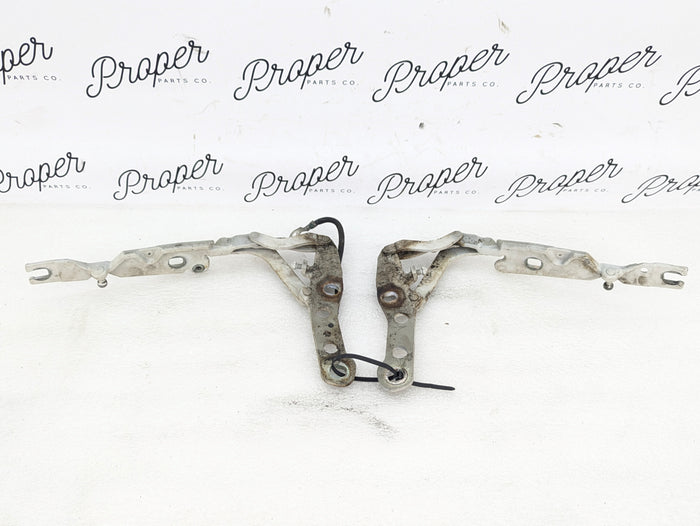 BMW E46 M3 330i 328i 325i 323i Front Hood Hinge Set Left Right Alpine White 41617028577 / 41617028578