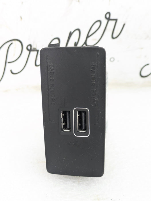 Volvo V60 T6 R-Design USB Plug Audio Auxiliary Input Jack W/Trim 31407038/31448220 *NOTE*