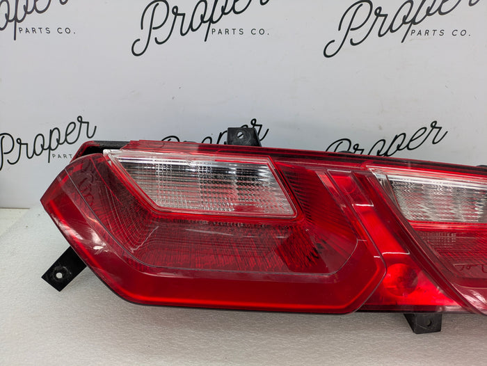 Chevrolet C7 Corvette Stingray Rear Left/Driver Side Tail Light 23170469 *DAMAGED*
