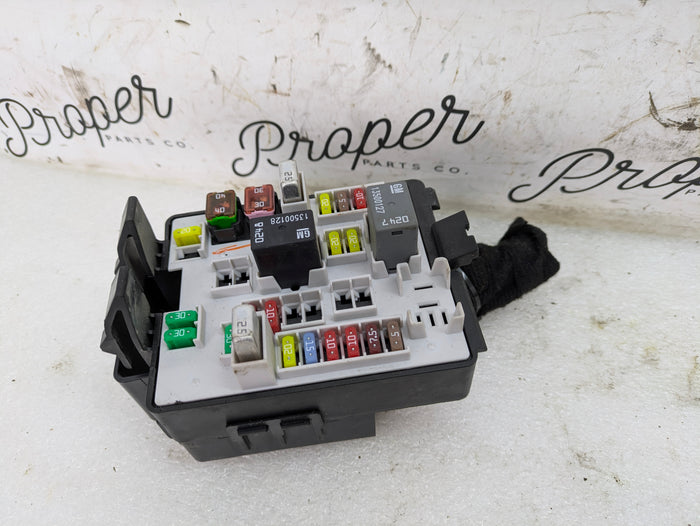 2015 Chevrolet 5th Gen Camaro 2SS Interior Cabin Fuse Panel Junction Box 13676641
