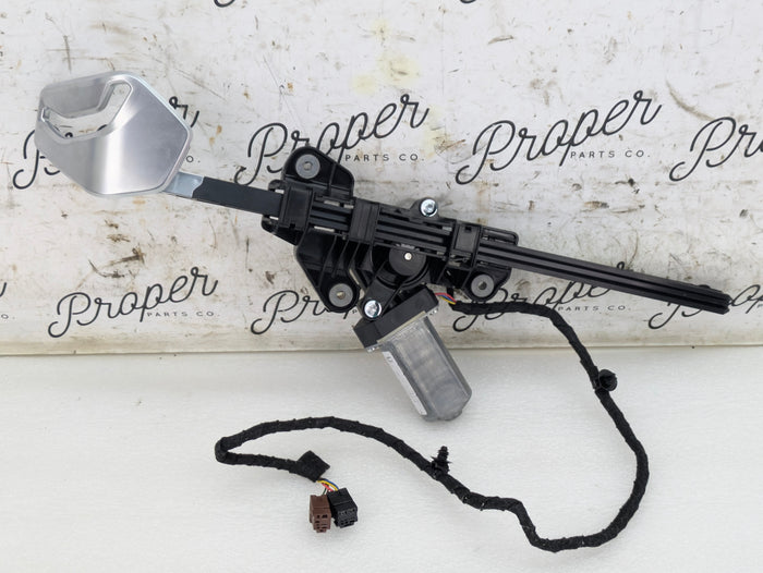 BMW G22 430ix Coupe Right/Passenger Side Seatbelt Handover Feeder Motor Assembly 5A05246