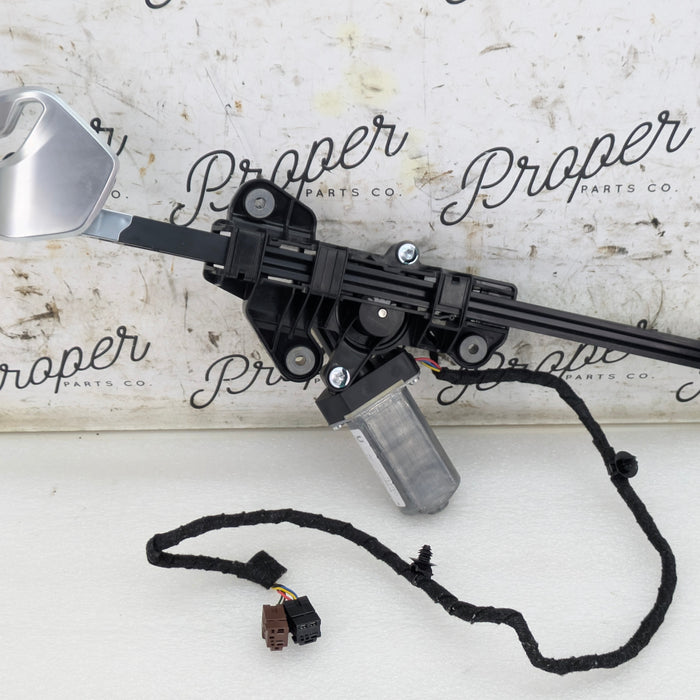 BMW G22 430ix Coupe Right/Passenger Side Seatbelt Handover Feeder Motor Assembly 5A05246