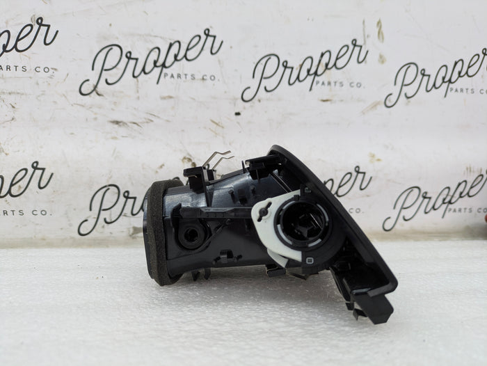 BMW F32 F30 F31 F33 F34 F36 435xi 428xi 440xi 430xi Right/Passenger Side Dashboard HVAC Air Vent 9218550