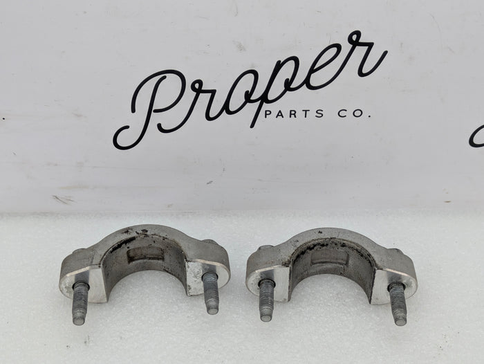 Chevrolet C7 Corvette Stingray Front Stabilizer Anti-Roll Sway Bar Mounting Bracket Set Pair