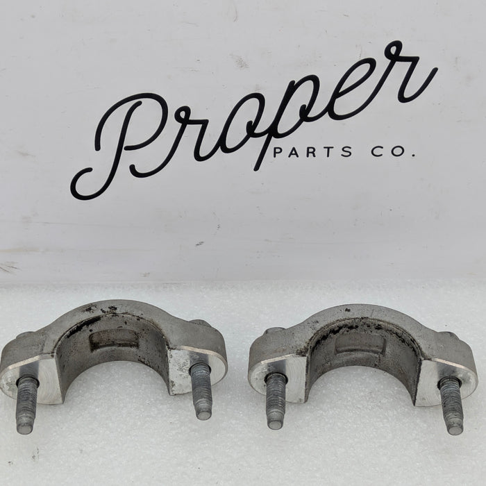 Chevrolet C7 Corvette Stingray Front Stabilizer Anti-Roll Sway Bar Mounting Bracket Set Pair