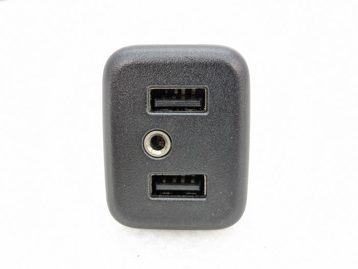 Chevrolet C7 Corvette Stingray USB/AUX Port Audio Input/Charger Module 13509942