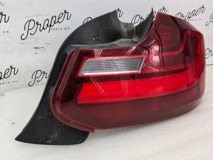 BMW F22 F23 228xi 230xi M235xi M240xi F87 M2 Pre-LCI Right/Passenger Side Tail Light Assembly 7295428