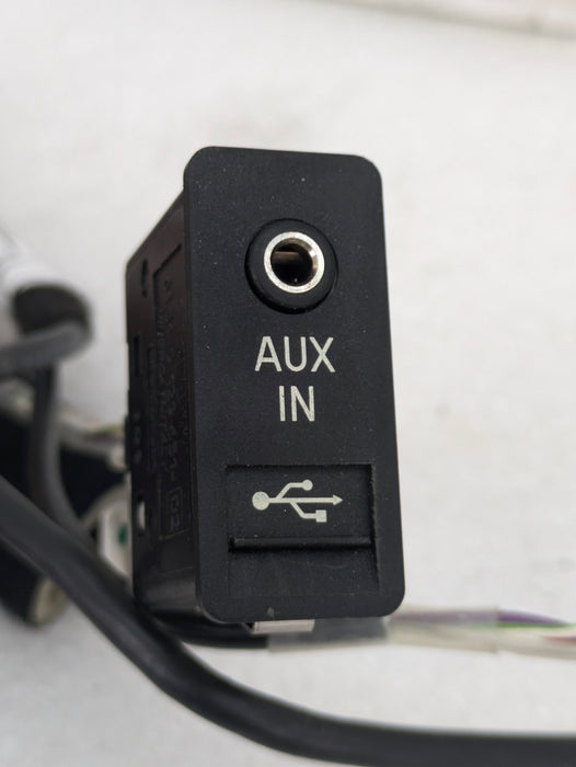 BMW E90 E91 E92 E93 335xi M3 330xi 328xi 325xi 323i USB/AUX Ports & Wiring Harness 9187009/9129651