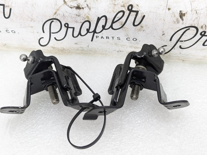 Porsche 996.2 911 Carrera 4 Cabriolet Convertible Left/Right Top Latch Mounting Brackets 99656105501/99656105601