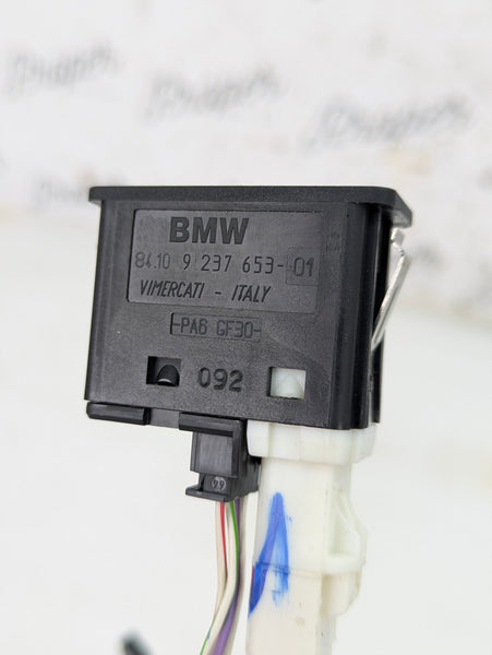 BMW E92 E90 E91 E93 335xi M3 330xi 328xi 325xi 323i USB/AUX Ports & Wiring Harness 9187009/9129651