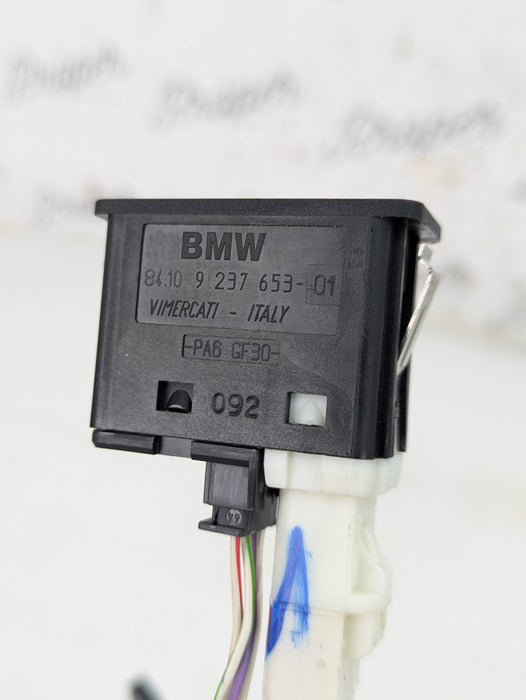 BMW E92 E90 E91 E93 335xi M3 330xi 328xi 325xi 323i USB/AUX Ports & Wiring Harness 9187009/9129651