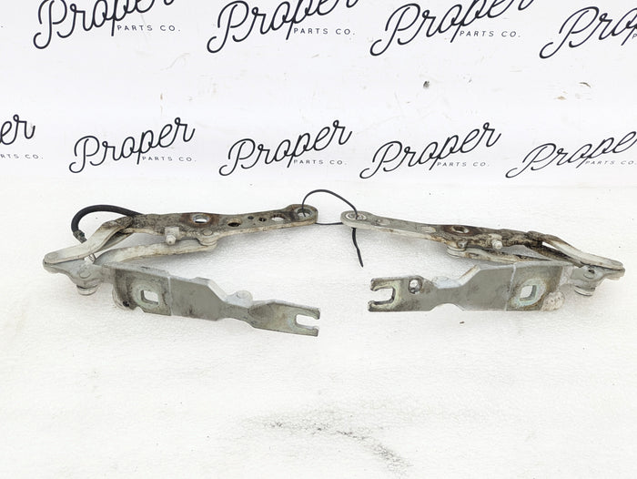 BMW E46 M3 330i 328i 325i 323i Front Hood Hinge Set Left Right Alpine White 41617028577 / 41617028578