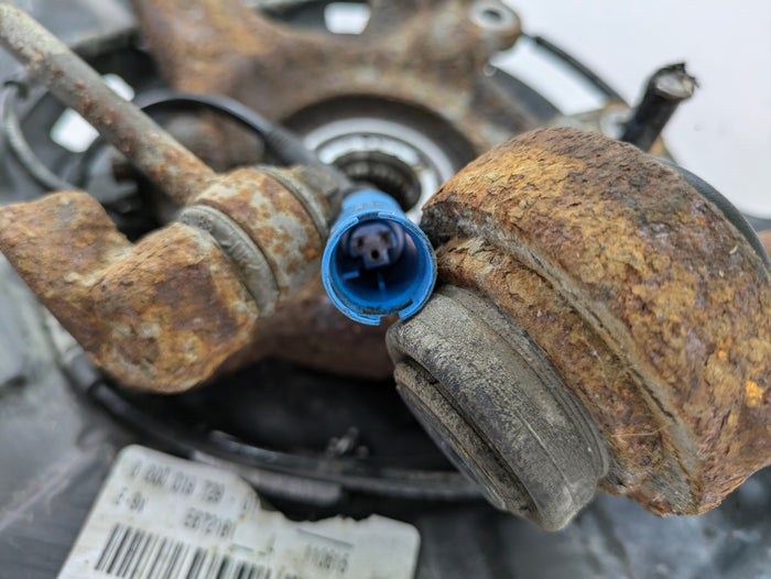 BMW E90 E91 E92 E93 328xi 335xi AWD Rear Left Hub Knuckle Spindle 33326774807/6780217