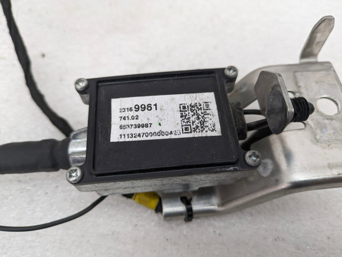 Chevrolet C7 Corvette Stingray Z51 Left/Driver Side Radio Antenna Module Amplifier 23169961