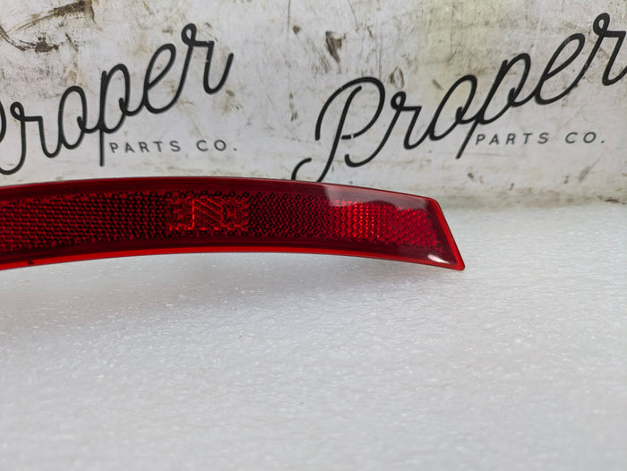 Chevrolet C7 Corvette Stingray Z51 Right/Passenger Side Rear Side Marker Signal Light Reflector 23210930