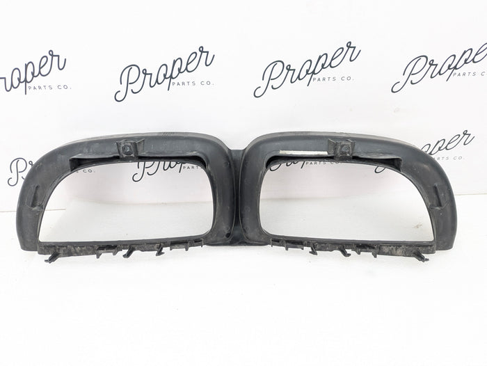 BMW E82 E88 135i 128i Front Radiator Support Upper Air Duct 51747189263